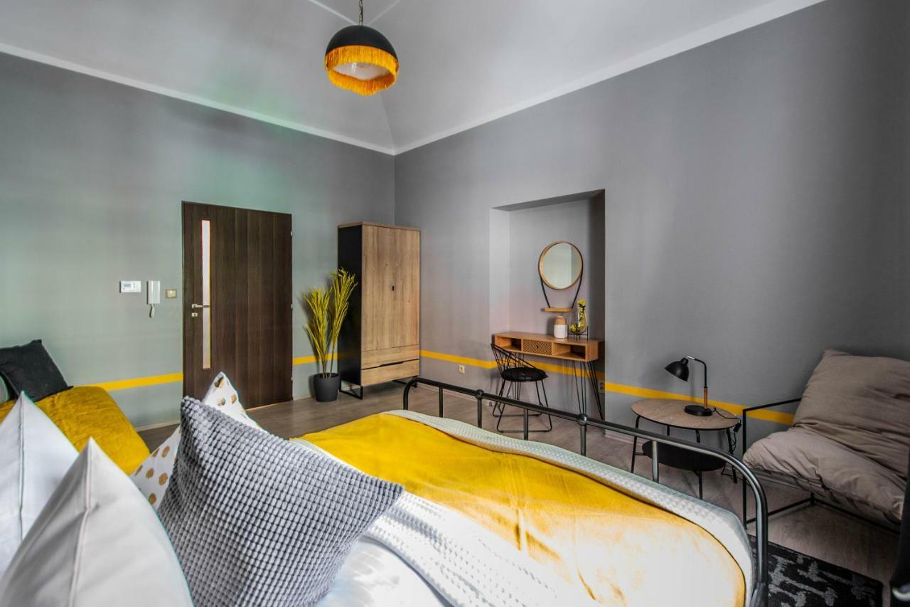 Stylish Apartments Close To Eden Garden Прага Экстерьер фото